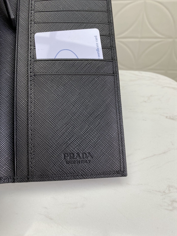 プラダ財布コピー角部分ディテール